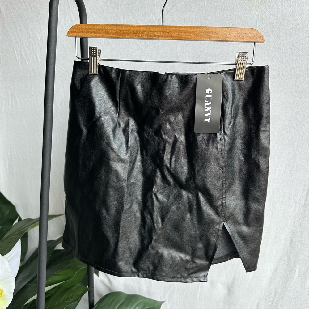 NWT Guanyy Pleather Skirt / Size S